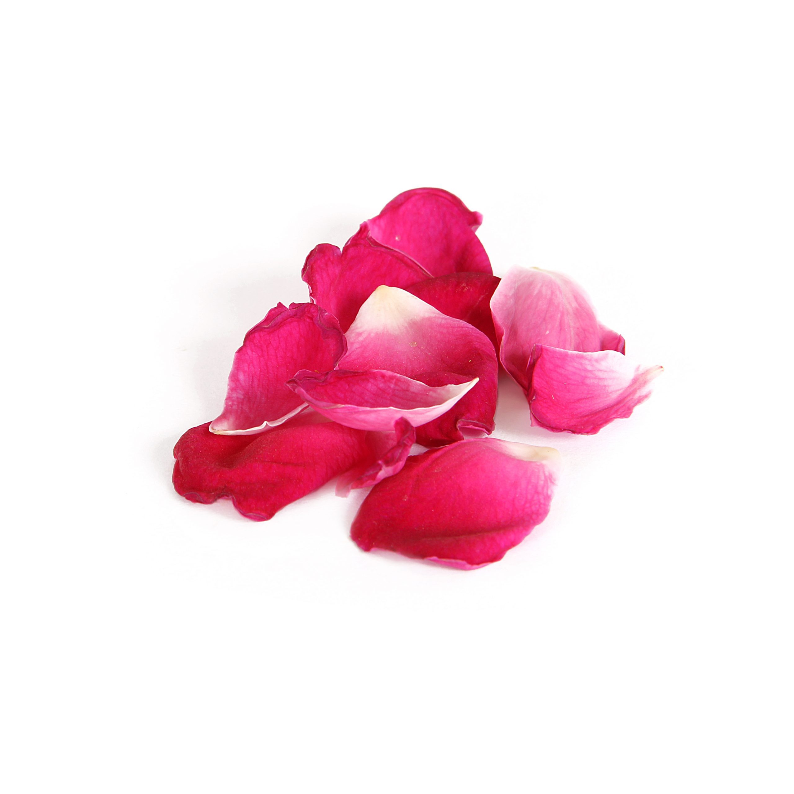 kashmiri kahwa tea with rose petals